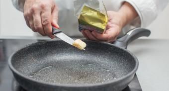 Классические блины на молоке — инструкция по приготовлению, шаг 4