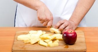 Пирог-перевертыш из яблок — инструкция по приготовлению, шаг 2