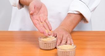 Крем-брюле с ягодами — инструкция по приготовлению, шаг 7