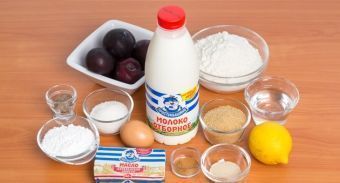 Булочки со сливами — инструкция по приготовлению, шаг 1