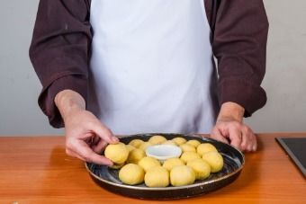 Маленькие булочки с сырным соусом — инструкция по приготовлению, шаг 6