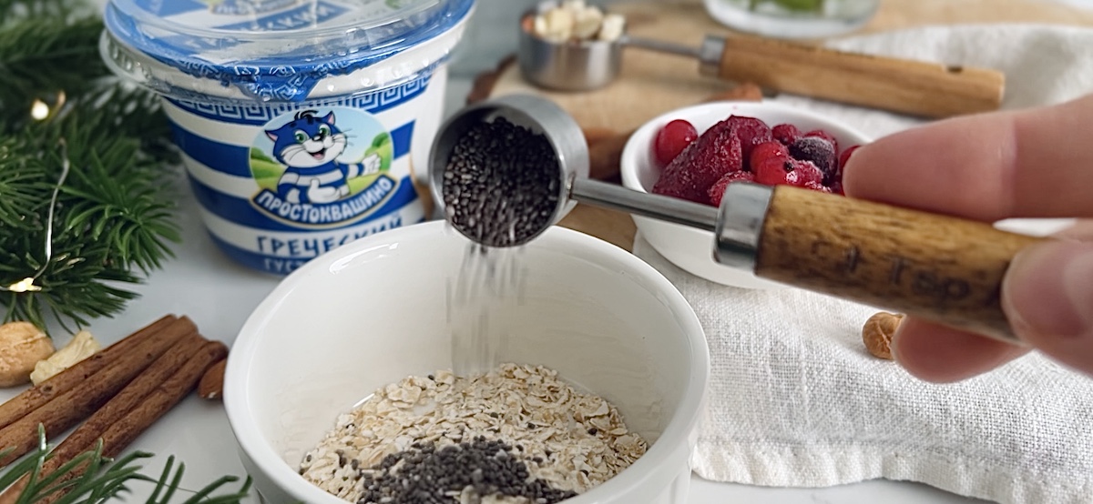 Ленивая овсянка с семенами чиа и ягодами — инструкция по приготовлению, шаг 1