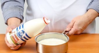 Манные блины на молоке — инструкция по приготовлению, шаг 2