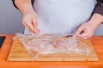 Шницель из курицы со сметанным соусом — инструкция по приготовлению, шаг 3