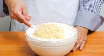 Торт из безе со сливочным кремом и вафельной крошкой — инструкция по приготовлению, шаг 5