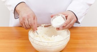 Сырники со сгущенкой — инструкция по приготовлению, шаг 3