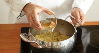 Классический луковый суп — инструкция по приготовлению, шаг 4