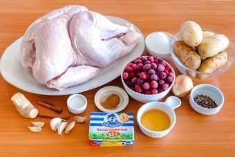 Запеченная индейка с брусничным соусом — инструкция по приготовлению, шаг 1