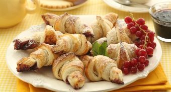 Мини-круассаны со смородиновым джемом — инструкция по приготовлению, шаг 9