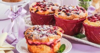 Мини-шарлотка с брусникой и яблоками — инструкция по приготовлению, шаг 9