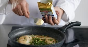 Рыба в сметанном соусе — инструкция по приготовлению, шаг 3