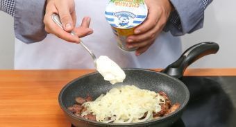 Печенка в сметане — инструкция по приготовлению, шаг 4