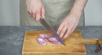 Шашлык из курицы на кефире — инструкция по приготовлению, шаг 2