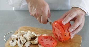 Домашняя пицца — инструкция по приготовлению, шаг 4