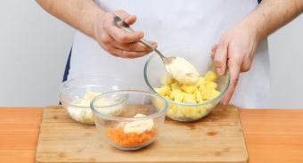 Оливье с шампиньонами — инструкция по приготовлению, шаг 7