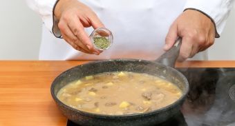 Суп-гуляш в хлебе — инструкция по приготовлению, шаг 7