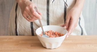 Паровые котлеты из лосося со шпинатом — инструкция по приготовлению, шаг 5