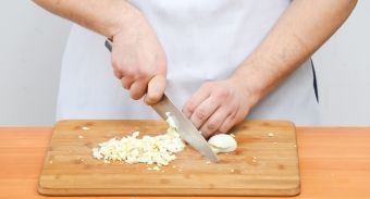 Оливье с шампиньонами — инструкция по приготовлению, шаг 4