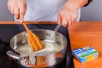 Шницель из курицы со сметанным соусом — инструкция по приготовлению, шаг 5