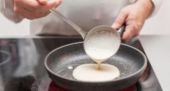 Заварные блины на кефире — инструкция по приготовлению, шаг 6