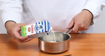 Крем-брюле с ягодами — инструкция по приготовлению, шаг 3