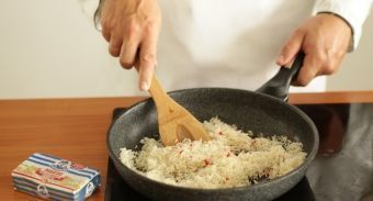 Рис с пряными травам — инструкция по приготовлению, шаг 4