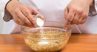 Творожный рулет с орехами — инструкция по приготовлению, шаг 4