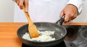 Суп-гуляш в хлебе — инструкция по приготовлению, шаг 2