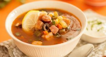 Солянка мясная в мультиварке — инструкция по приготовлению, шаг 7