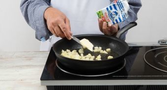 Сырники с яблоками — инструкция по приготовлению, шаг 4