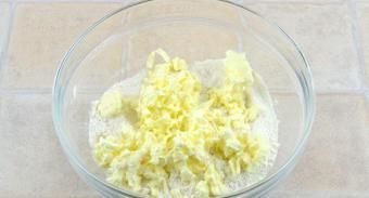 Творожный пирог с песочной крошкой — инструкция по приготовлению, шаг 1