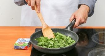 Зеленые щи с креветками — инструкция по приготовлению, шаг 7