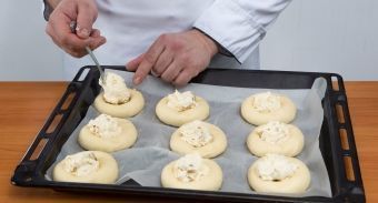 Классическая ватрушка — инструкция по приготовлению, шаг 7