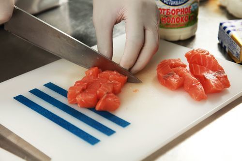 Молочный суп с лососем и картофелем — инструкция по приготовлению, шаг 3