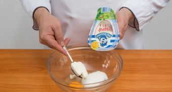 Сырники с изюмом — инструкция по приготовлению, шаг 3