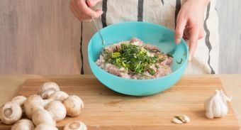 Куриные митболы в сливочном пюре — инструкция по приготовлению, шаг 3