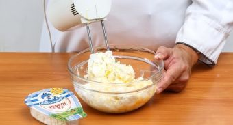 Ватрушки со сметанной заливкой — инструкция по приготовлению, шаг 2