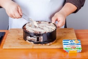 Шоколадная шарлотка с яблоками — инструкция по приготовлению, шаг 8