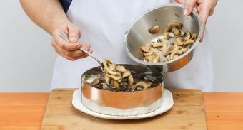 Оливье с шампиньонами — инструкция по приготовлению, шаг 8