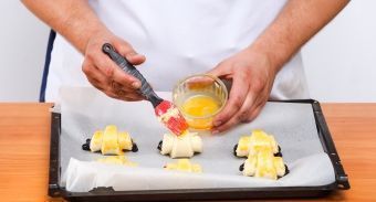 Мини-круассаны со смородиновым джемом — инструкция по приготовлению, шаг 8