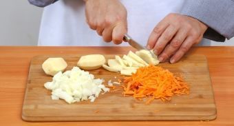 Суп с мясными клецками — инструкция по приготовлению, шаг 2