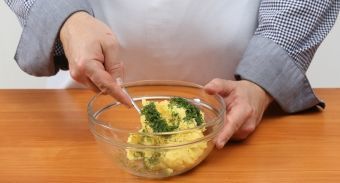 Картофельные котлеты с колбасой и сыром — инструкция по приготовлению, шаг 5