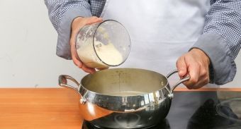 Зеленые щи с креветками — инструкция по приготовлению, шаг 6