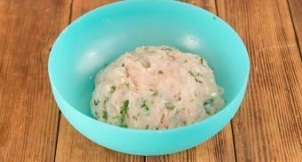 Куриные котлеты с оригинальным соусом — инструкция по приготовлению, шаг 3