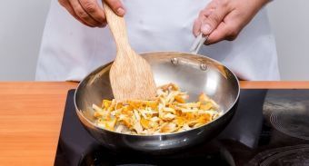 Куриные «конверты», начиненные грибами — инструкция по приготовлению, шаг 3