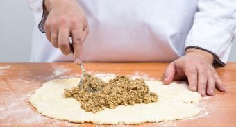 Творожный рулет с орехами — инструкция по приготовлению, шаг 5