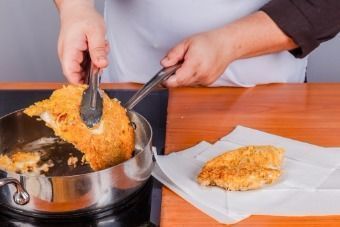 Шницель из курицы со сметанным соусом — инструкция по приготовлению, шаг 7