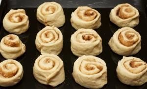 Дрожжевые булочки с корицей и сахаром — инструкция по приготовлению, шаг 15