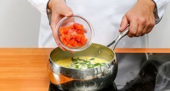 Сырный суп с форелью — инструкция по приготовлению, шаг 5