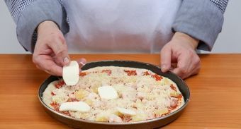 Пицца с копченой курицей и ананасами — инструкция по приготовлению, шаг 6